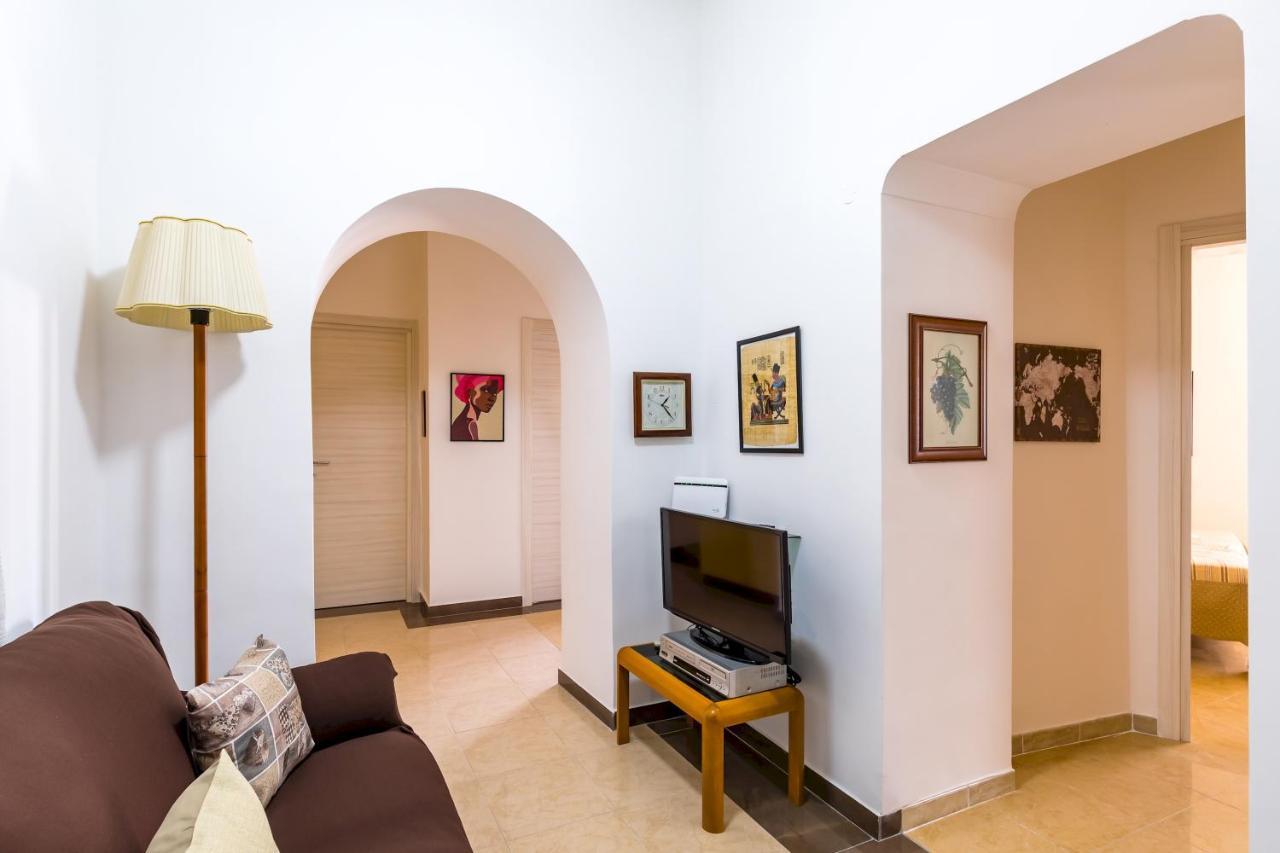 Rione Emanuele III - 4 Bedroom Apartment Napoli Ngoại thất bức ảnh