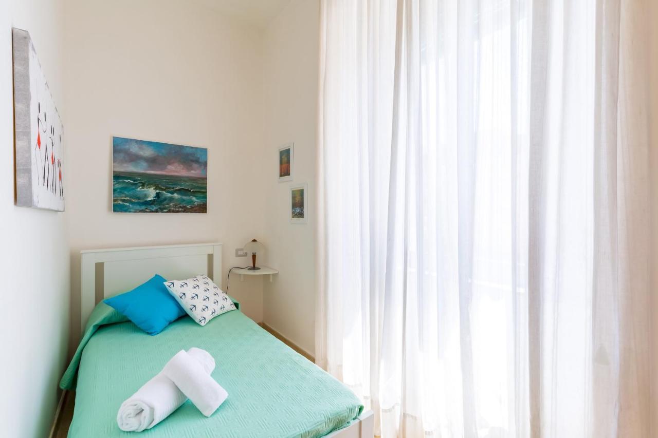Rione Emanuele III - 4 Bedroom Apartment Napoli Ngoại thất bức ảnh