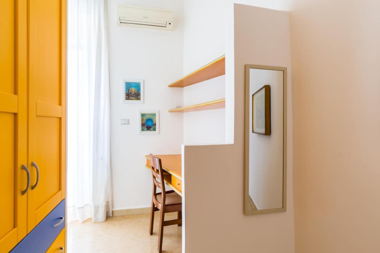 Rione Emanuele III - 4 Bedroom Apartment Napoli Ngoại thất bức ảnh