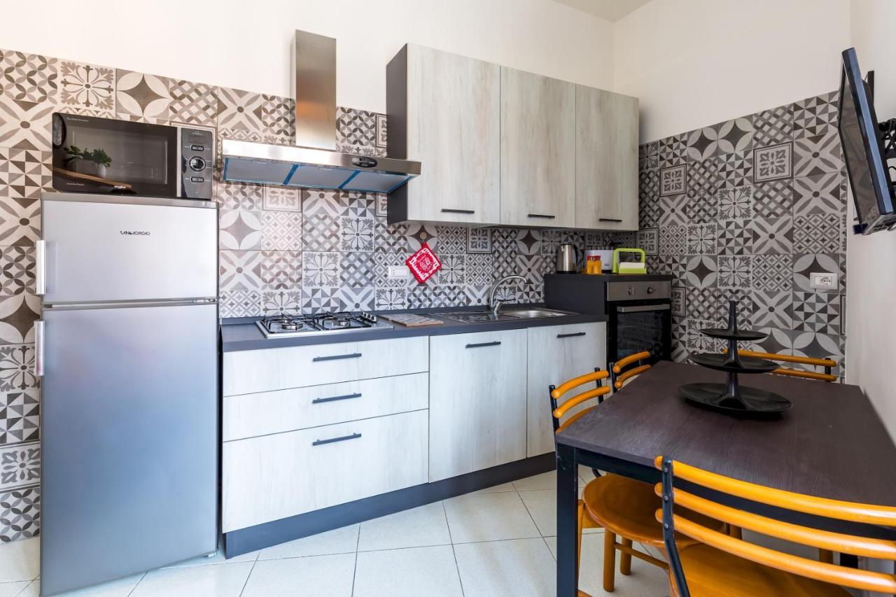 Rione Emanuele III - 4 Bedroom Apartment Napoli Ngoại thất bức ảnh