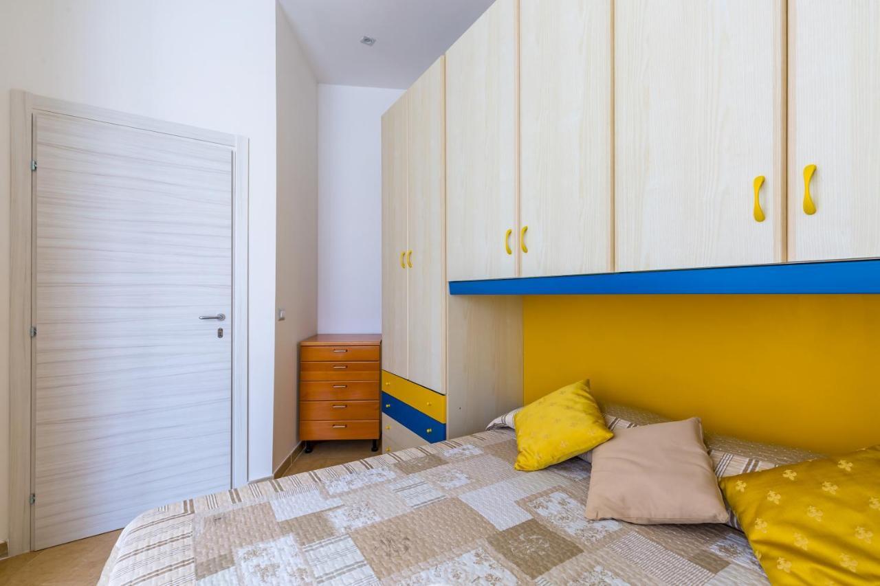 Rione Emanuele III - 4 Bedroom Apartment Napoli Ngoại thất bức ảnh