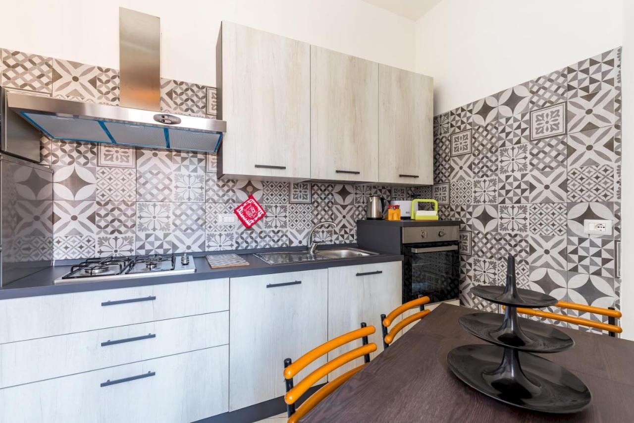 Rione Emanuele III - 4 Bedroom Apartment Napoli Ngoại thất bức ảnh