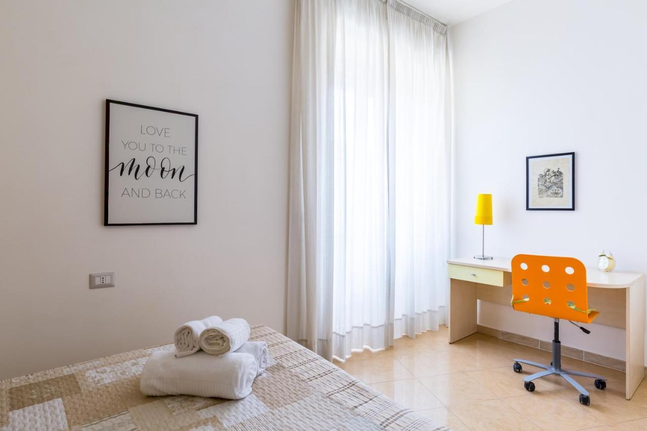 Rione Emanuele III - 4 Bedroom Apartment Napoli Ngoại thất bức ảnh